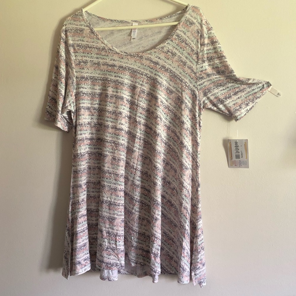 LuLaRoe L Perfect T NWT! Perfect for spring!